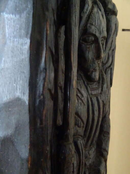 Groot antiek houtsnijwerk aartsengel Michaël en draak