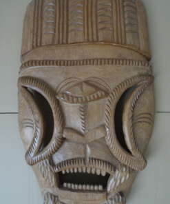 Enorm inheems houten masker