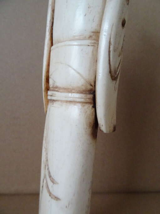 Antiek Japans beeld gemaakt van been