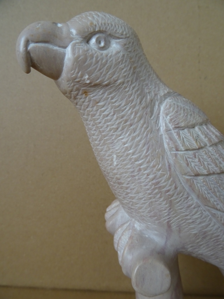 Alternative view of Stenen beeld papegaai of kaketoe 21 cm
