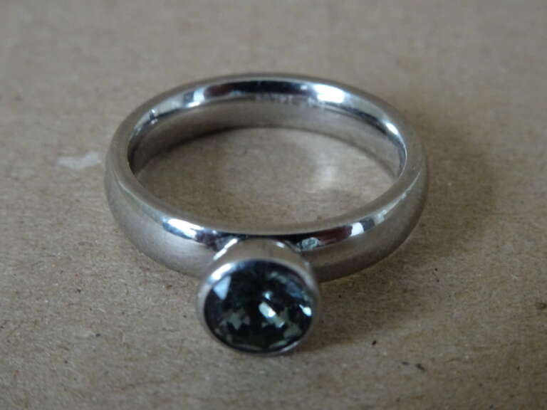 Melano ring met steentje