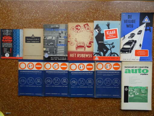 Collectie vintage boekjes verkeer en rijbewijs