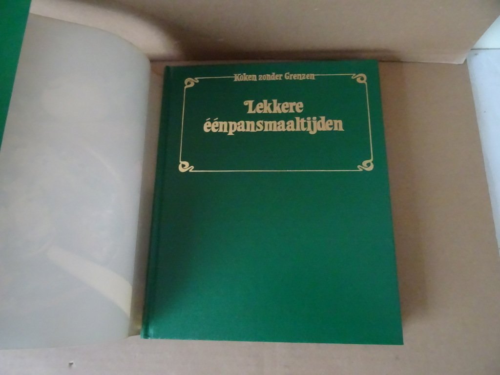 Lekturama Koken zonder grenzen 100 komplete menu's Lekturama Koken zonder grenzen 100 komplete menu's