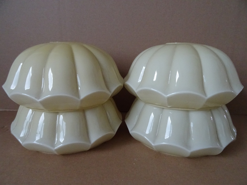 Vintage opaline glazen lampenkapjes