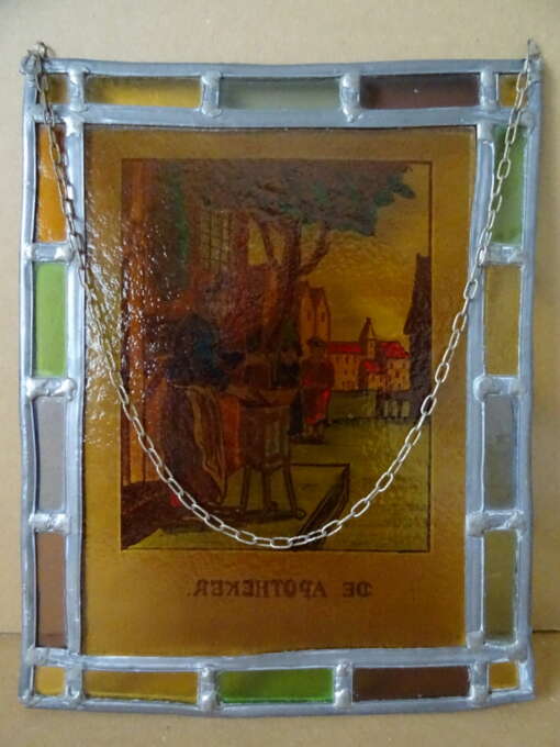 Antiek Glas in lood De apotheker