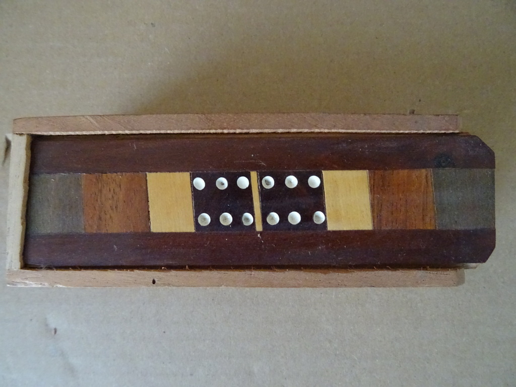 Vintage houten dominospel Vintage houten dominospel
