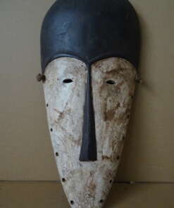 Fang masker Gabon of Burundi masker Rwanda vervaardigd rond 1960 of later. Een schitterend houten masker van ruim 38 cm gemaakt door het Fang volk in Gabon