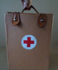 Vintage Rode Kruis tas gevuld