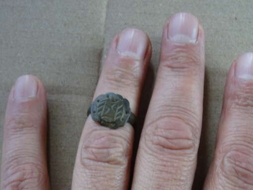 Bodemvondst middeleeuwse bronzen ring