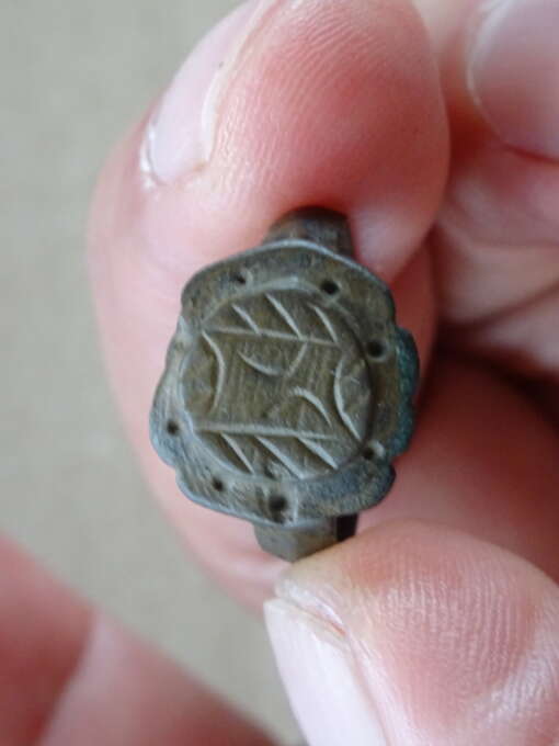 Bodemvondst middeleeuwse bronzen ring