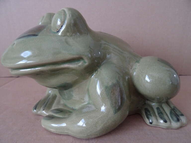Aardewerk beeld kikker 23x21x13cm