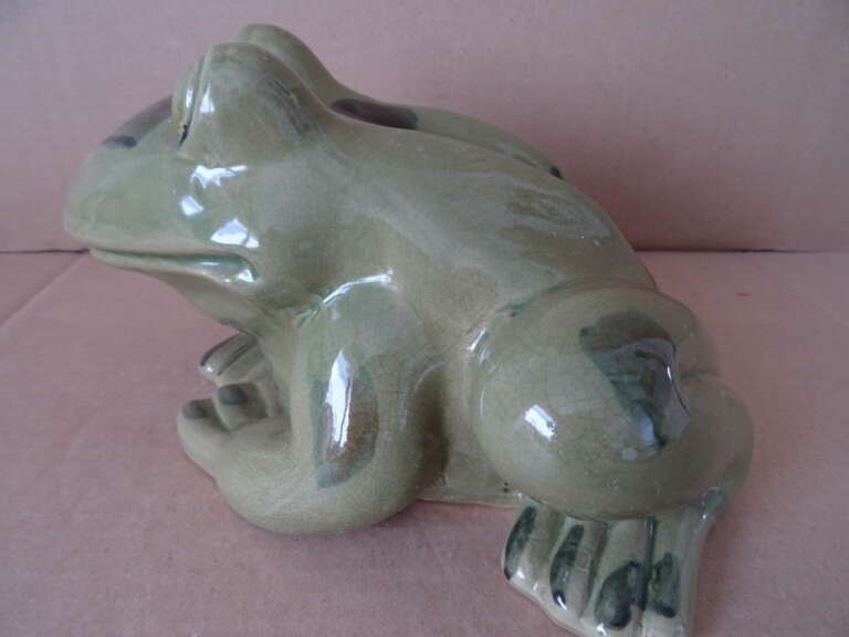 Alternative view of Aardewerk beeld kikker 23x21x13cm