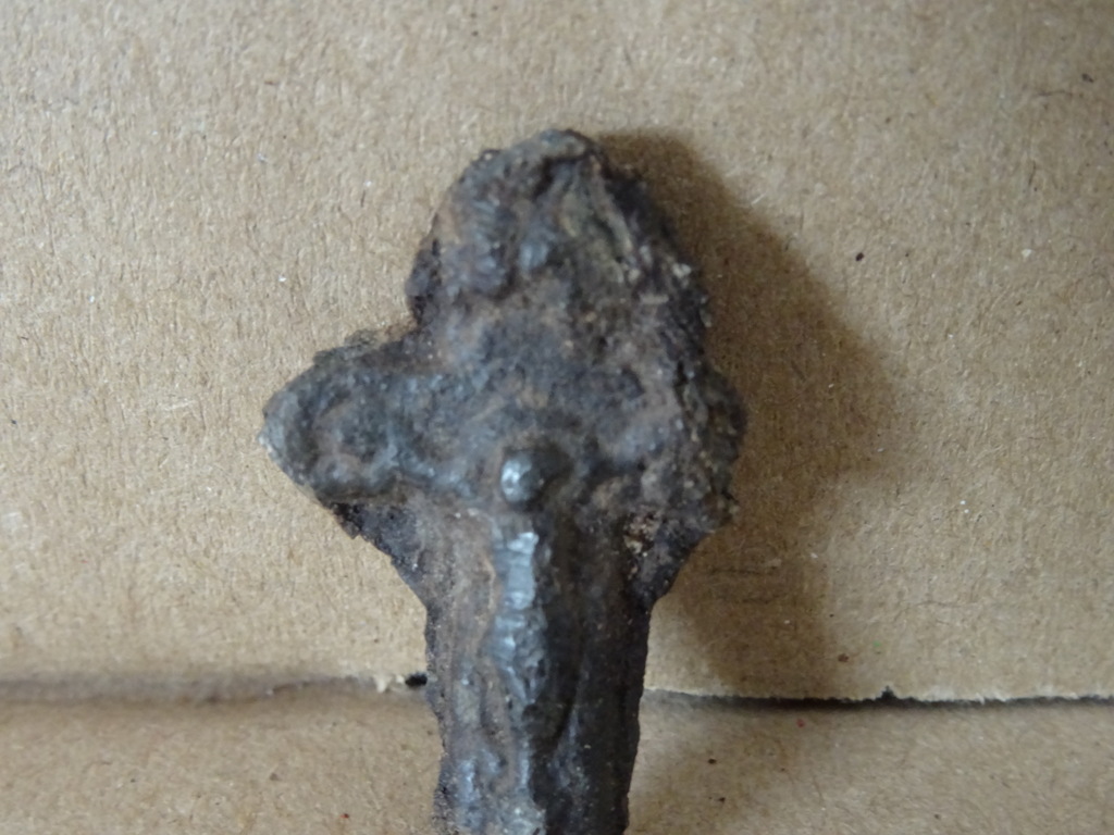 Bodemvondst 18e-eeuws bronzen kruisje Bodemvondst 18e-eeuws bronzen kruisje