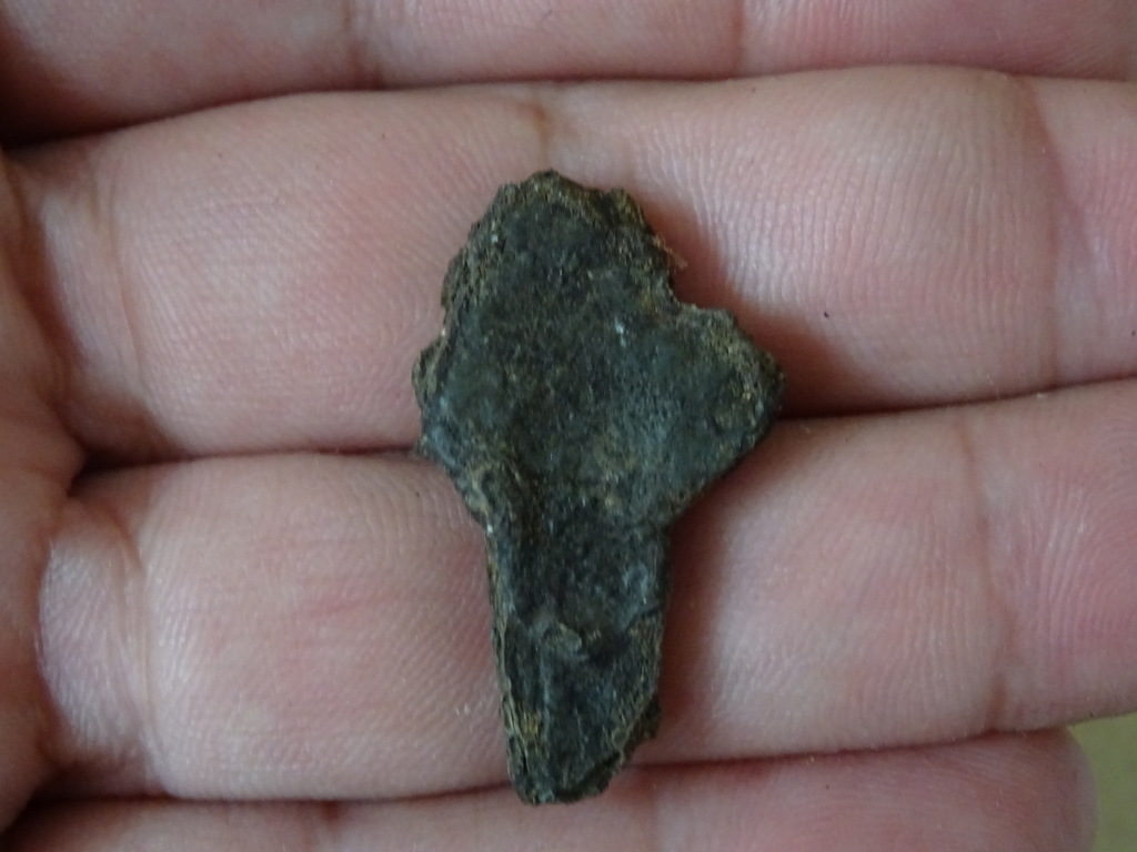 Bodemvondst 18e-eeuws bronzen kruisje Bodemvondst 18e-eeuws bronzen kruisje