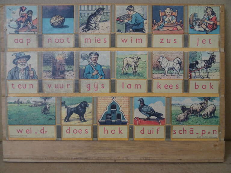 Houten leesplankje aap noot mies