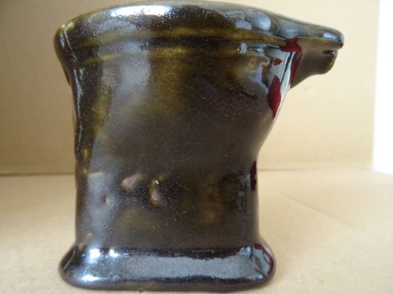 Alternative view of Asbak toiletpot gesigneerd JT