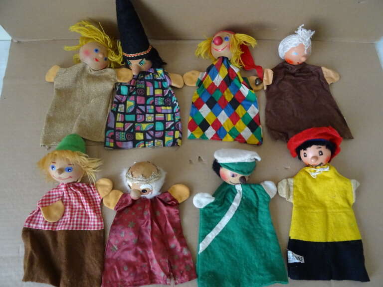 Collectie poppenkastpoppen met houten hoofd