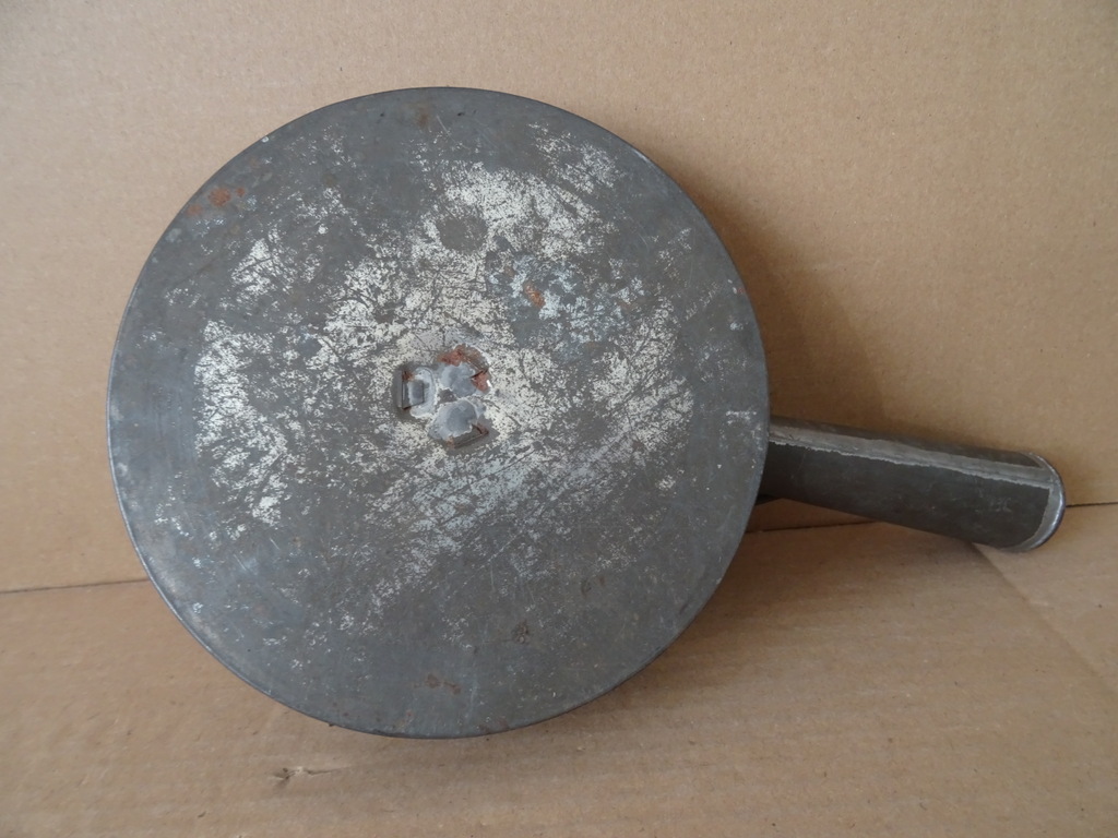 Antieke metalen kandelaar huisvlijt Antieke metalen kandelaar huisvlijt