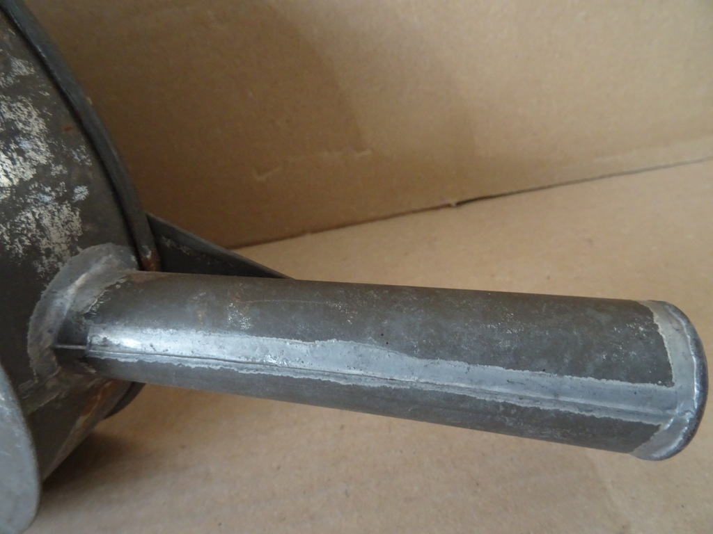 Antieke metalen kandelaar huisvlijt Antieke metalen kandelaar huisvlijt
