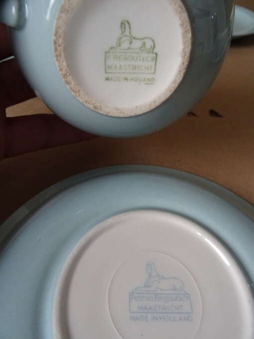 Antieke pastel blauwe kop en schotels Petrus Regout & Co