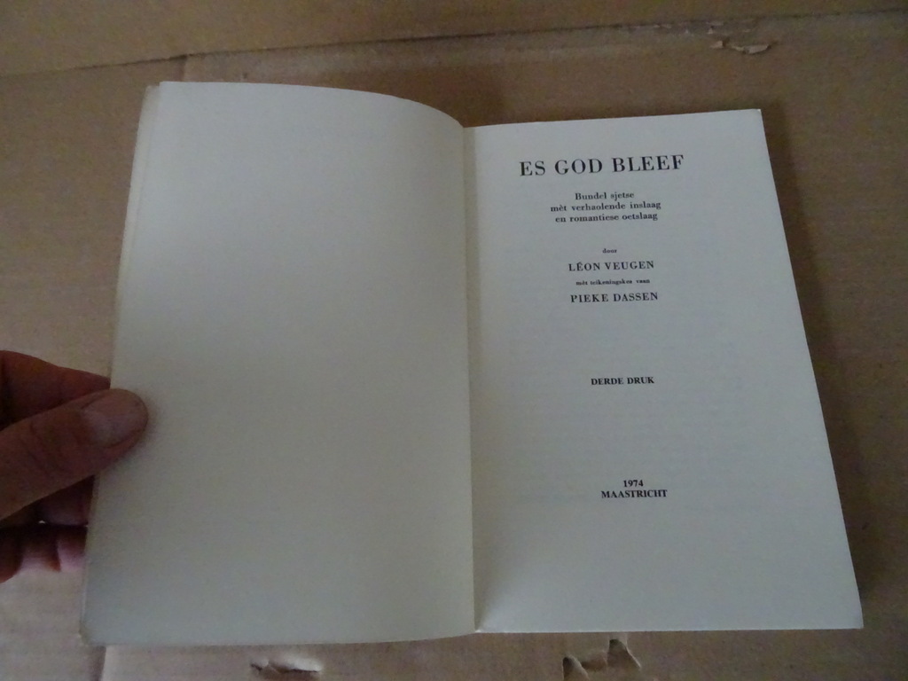 Léon Veugen Es God bleef Bundel sjetse Léon Veugen Es God bleef Bundel sjetse