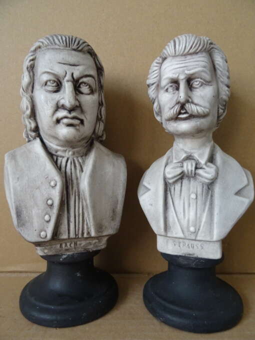 Vintage borstbeelden Bach en J Strauss 24 cm
