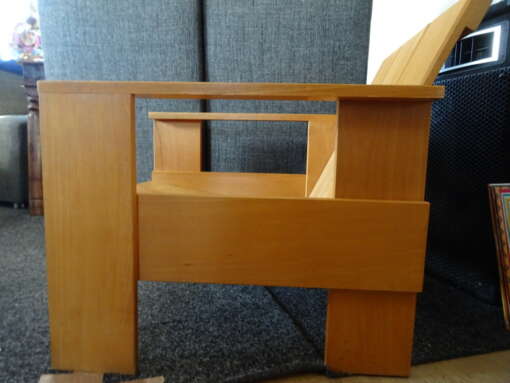 Kratstoel Rietveld stijl 62 cm volkskunst