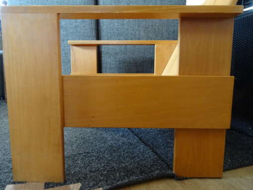 Kratstoel Rietveld stijl 62 cm volkskunst