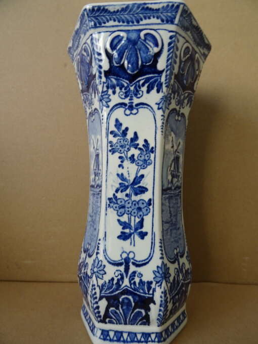 Vaas Delfts Royal Sphinx Holland by Boch 24cm