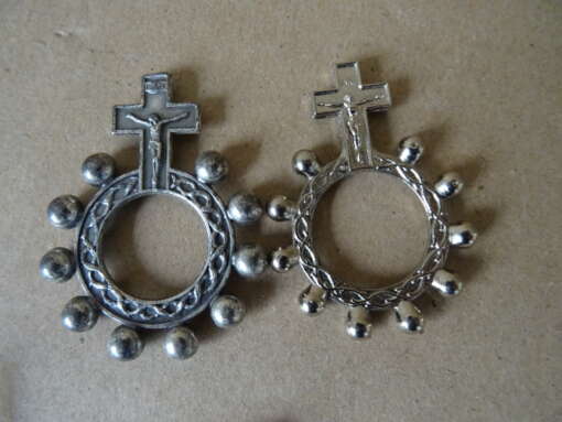 Twee vintage rozenkransringen