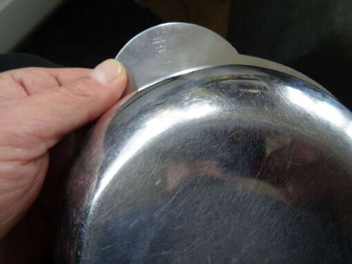 Vintage metalen soepkommen met deksel