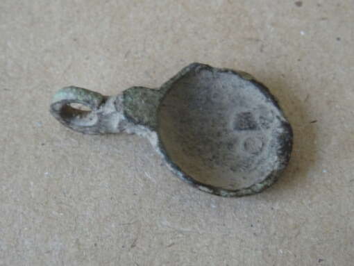 Bodemvondst middeleeuwen bronzen hanger voor paardentuig