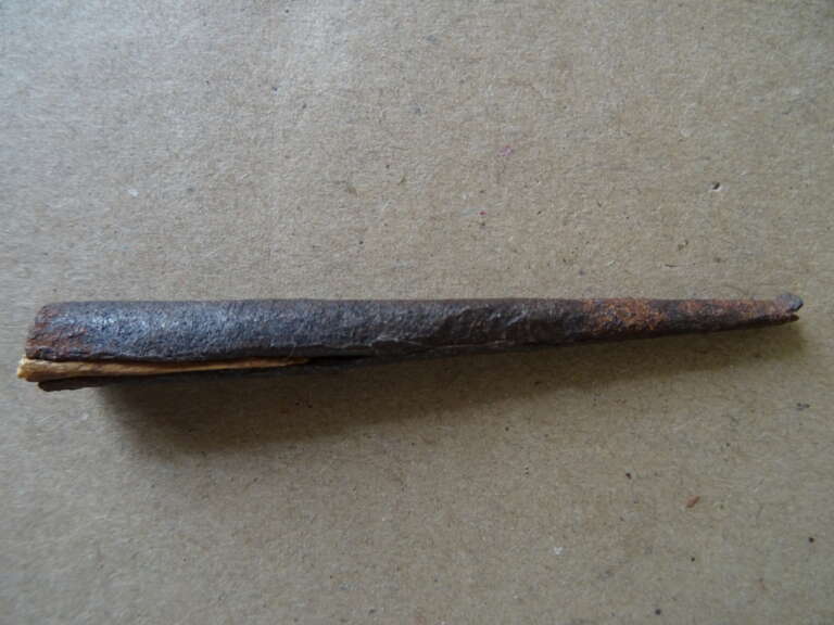 Bodemvondst middeleeuwen metalen pijlpunt 7cm