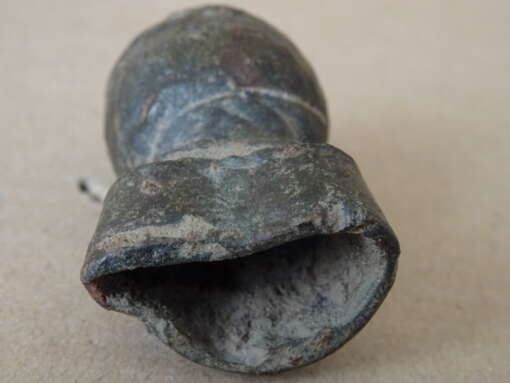 Bodemvondst Romeinse bronzen pommel van een dolk