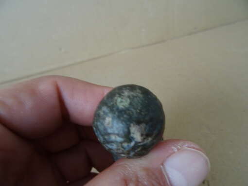 Bodemvondst Romeinse bronzen pommel van een dolk