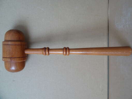Antieke houten hamer voor rechter of voorzitter 17cm