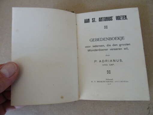 P. Adrianus Aan Sint Antonius' voeten Gebedenboekje