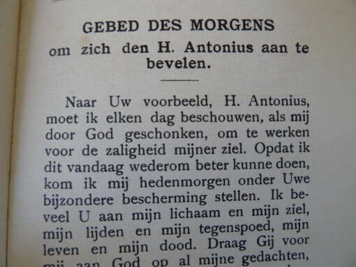 P. Adrianus Aan Sint Antonius' voeten Gebedenboekje