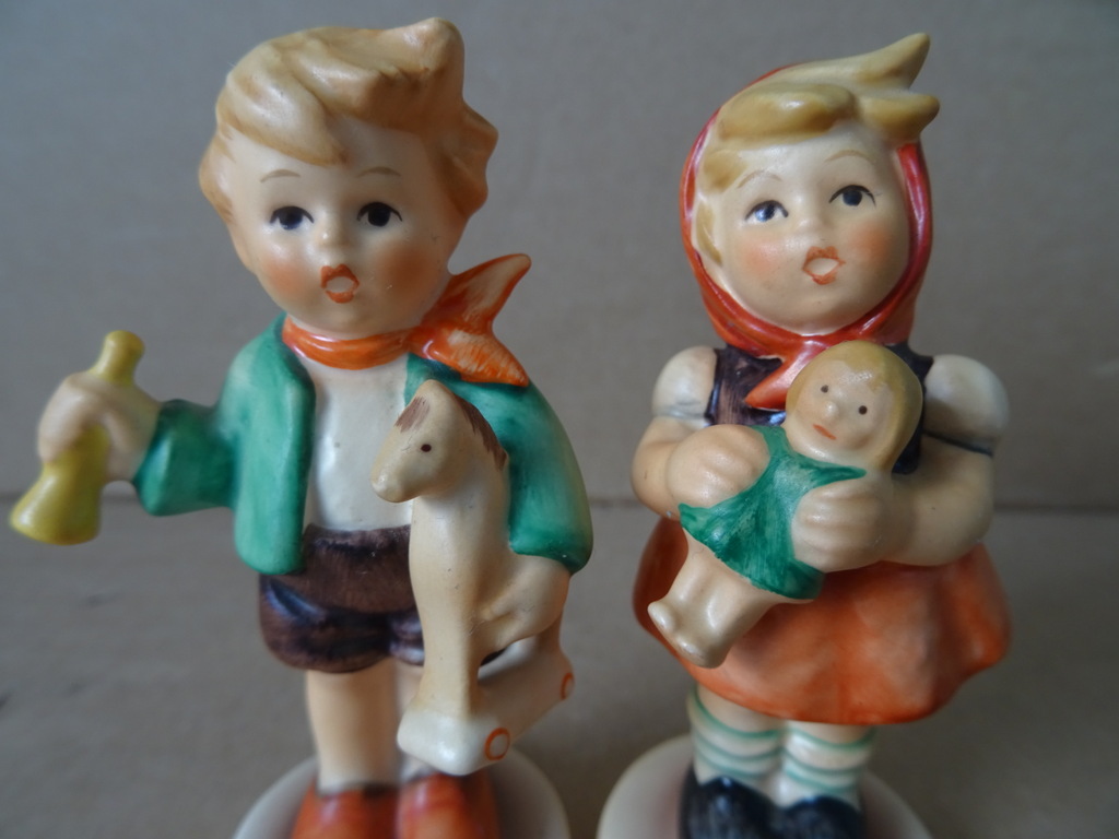Vintage Goebel Hummel beeldjes jongen en meisje - Afbeelding 2