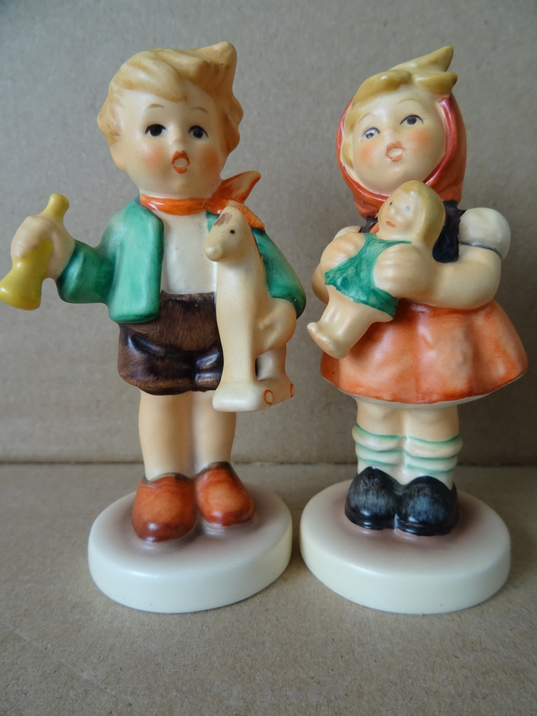 Vintage Goebel Hummel beeldjes jongen en meisje