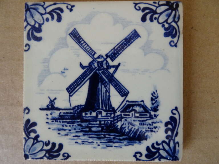 Alternative view of Delfts blauwe tegeltjes met molens