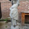 Fraai massief beeld dame met druiven 77cm