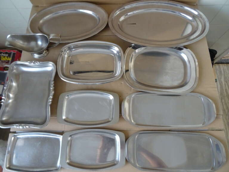 Alternative view of Collectie vintage RVS serveerschalen