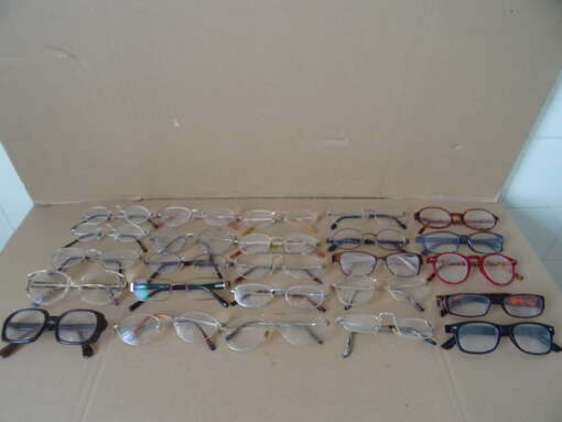 Collectie van 25 vintage brillen