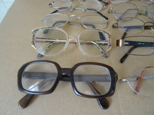 Collectie van 25 vintage brillen