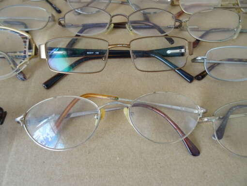 Collectie van 25 vintage brillen
