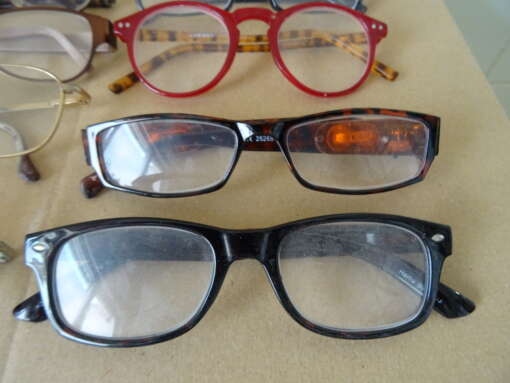 Collectie van 25 vintage brillen