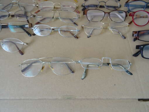 Collectie van 25 vintage brillen
