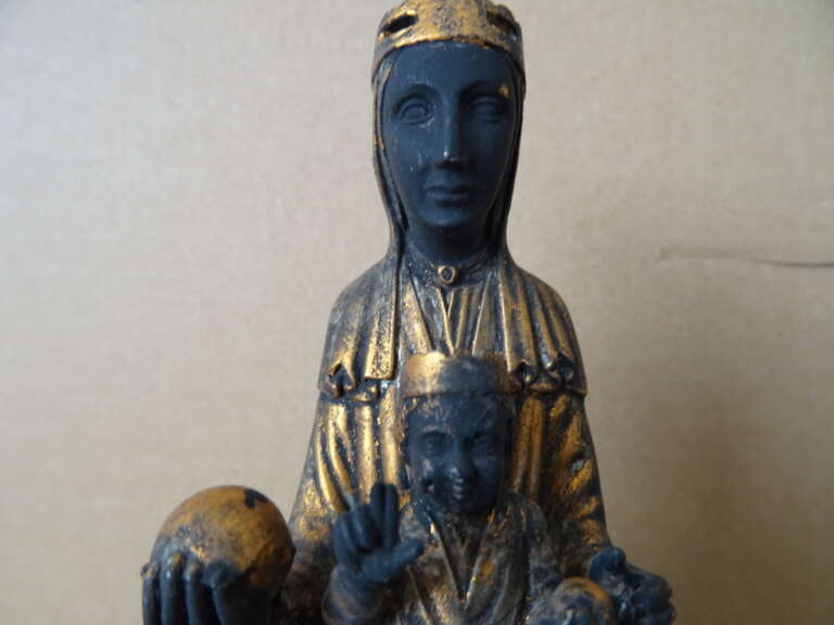 Alternative view of Mariabeeld De Zwarte Madonna van Montserrat 15cm