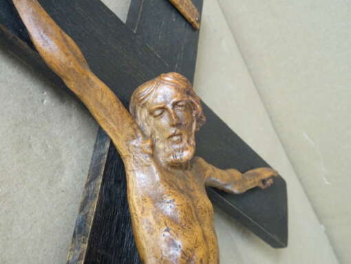 Antiek houten kruisbeeld 44cm volkskunst